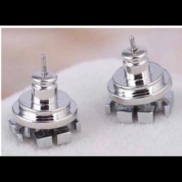 Tory Burch silver logo square stud earrings - Picture 4 of 7